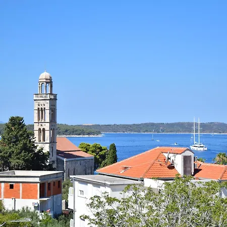 Lina Vrankovic * Hvar Town