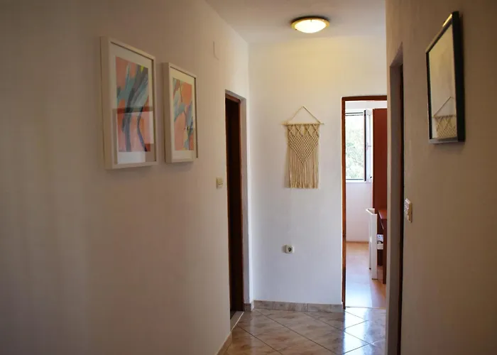 Lina Vrankovic Hvar Town