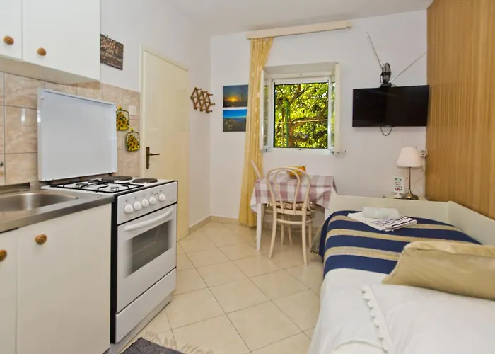 Lina Vrankovic * Hvar Town