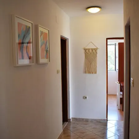 Lina Vrankovic Hvar Town