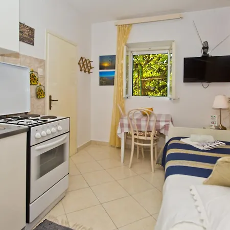 Lina Vrankovic * Hvar Town