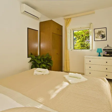 Lina Vrankovic * Hvar Town