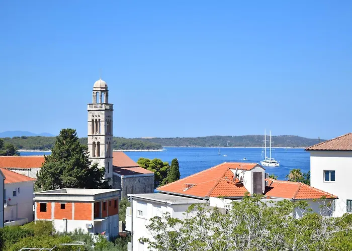 Lina Vrankovic * Hvar Town