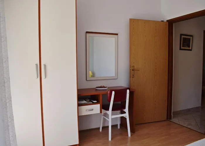 Lina Vrankovic * Hvar Town