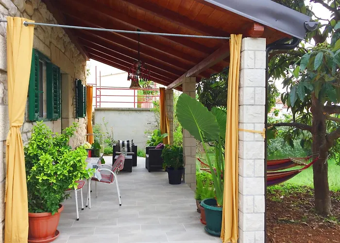 Lina Vrankovic Hvar Town